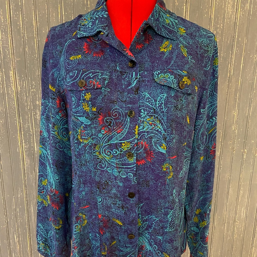 EUC Chicos size 1 100% silk blouse long sleeved